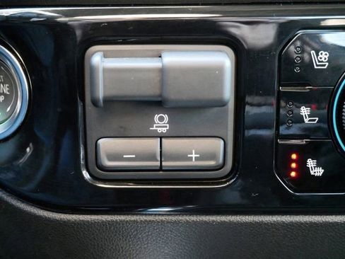 Used 2025 Chevrolet Silverado 1500 LTZ image 24