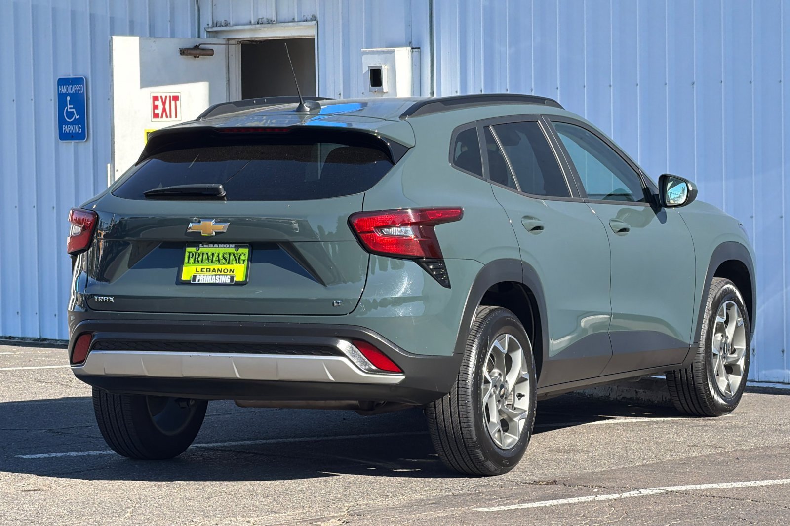 Used 2025 Chevrolet Trax LT FWD image 4