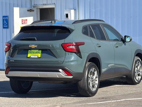 Used 2025 Chevrolet Trax LT FWD image 4