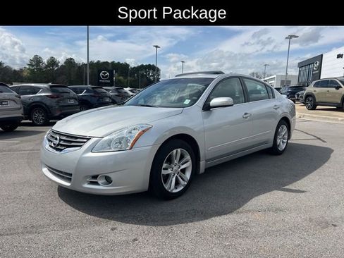 Used 2011 Nissan Altima 3.5 SR w/ Sport Pkg image 3