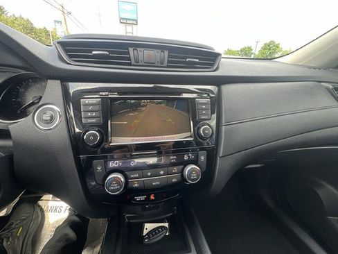 Used 2020 Nissan Rogue SV image 15