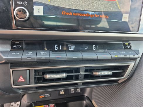 Certified 2025 Toyota Camry SE FWD image 31