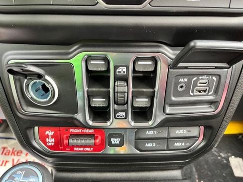 Used 2023 Jeep Wrangler Unlimited Rubicon 4xe AWD/4WD image 47