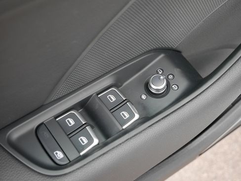 Used 2016 Audi A3 e-tron Premium Plus w/ Premium Plus Package FWD image 19