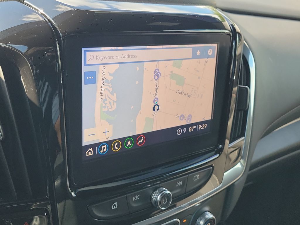 Used 2023 Chevrolet Traverse RS FWD image 15