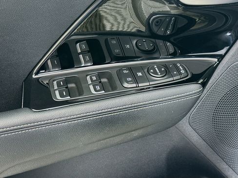 Used 2022 Kia Niro EX image 15