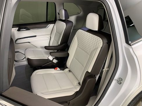 Used 2024 GMC Acadia Denali w/ Super Cruise Package image 35