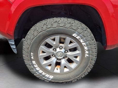 Used 2017 Toyota Tacoma SR5 w/ SR5 Appearance Package (SM) RWD image 14