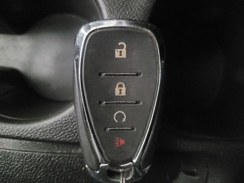 Used 2020 Chevrolet Trax LT w/ LT Convenience Package FWD image 32