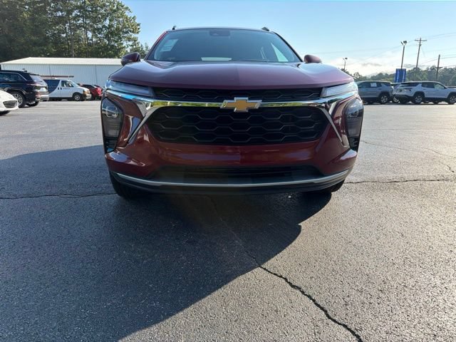Used 2024 Chevrolet Trax LT FWD image 2