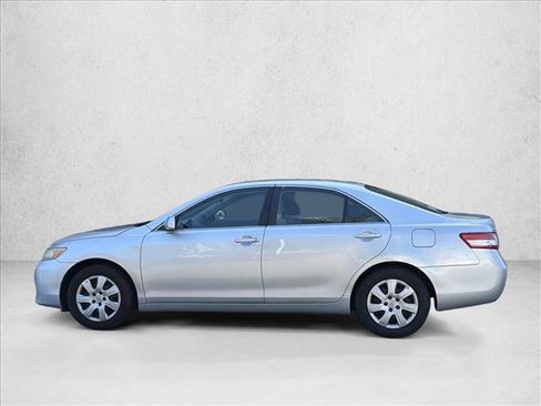 Used 2011 Toyota Camry LE FWD image 5