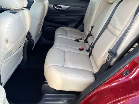 Used 2015 Nissan Rogue SV w/ SV Moonroof Package image 22