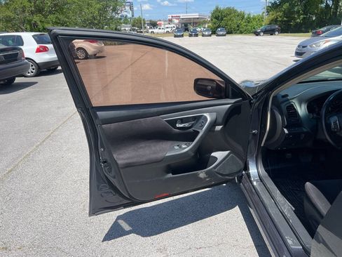 Used 2013 Nissan Altima 2.5 SV FWD image 10