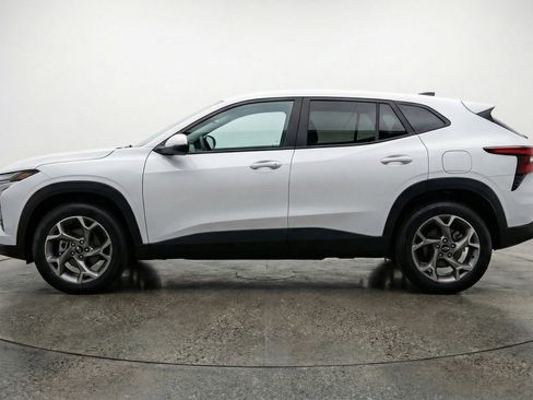 Used 2025 Chevrolet Trax LT FWD image 5