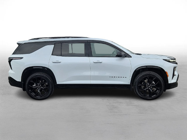 Used 2026 Chevrolet Traverse RS w/ LPO, Floor Liner Package AWD/4WD image 7