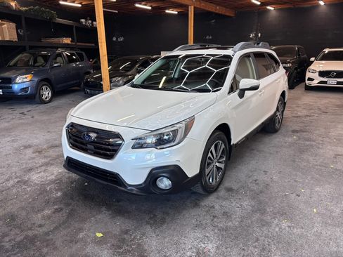 Used 2019 Subaru Outback 3.6R Limited AWD/4WD image 3