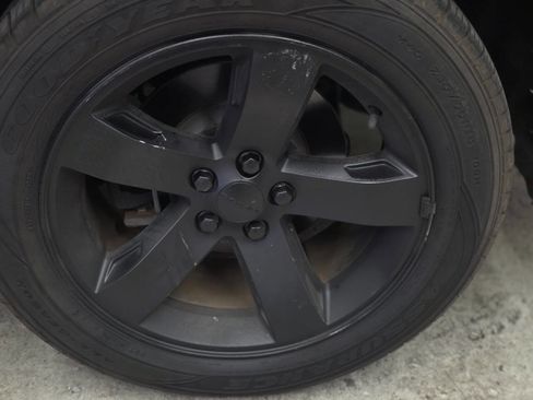 Used 2012 Dodge Challenger SXT image 23