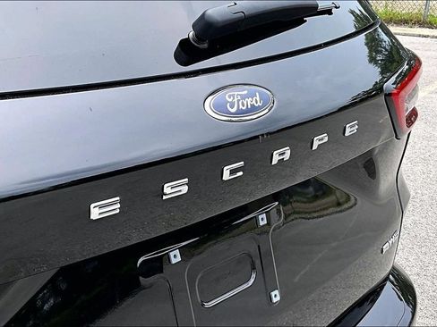 Used 2024 Ford Escape ST-Line w/ Tech Pack #1 AWD/4WD image 8