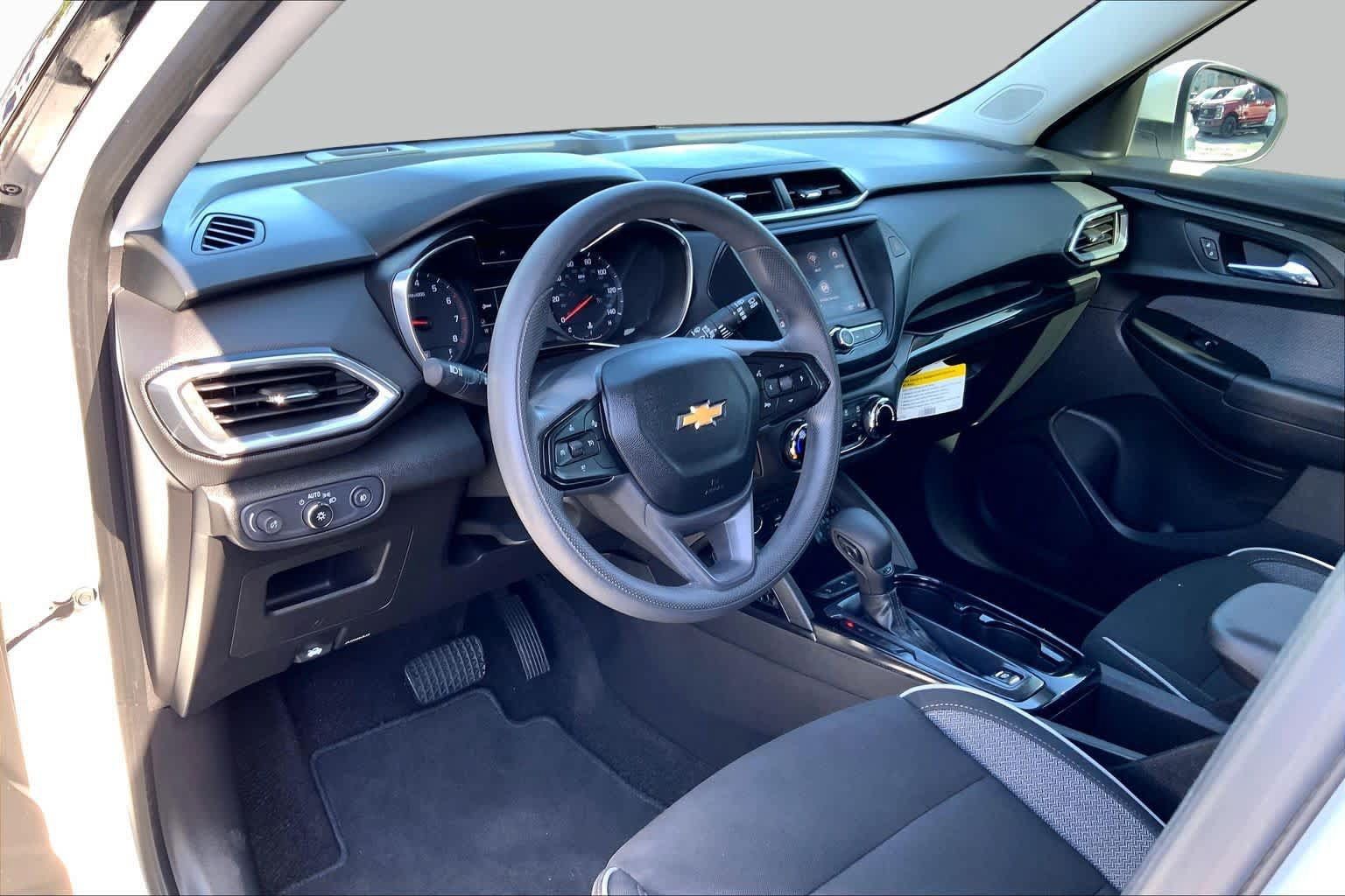 Used 2021 Chevrolet TrailBlazer LT w/ Driver Confidence Package FWD image 16