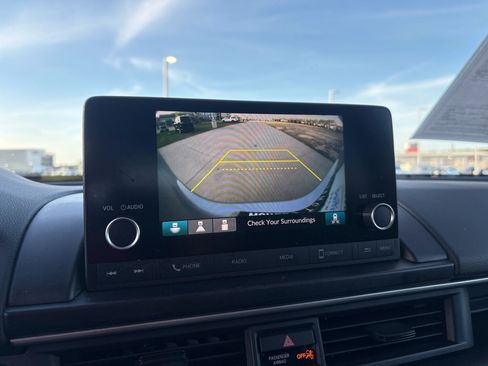 Certified 2025 Honda Pilot Sport image 18