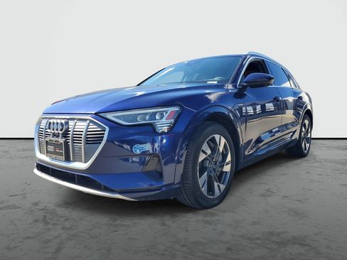 Used 2021 Audi e-tron Prestige w/ Prestige Package image 2