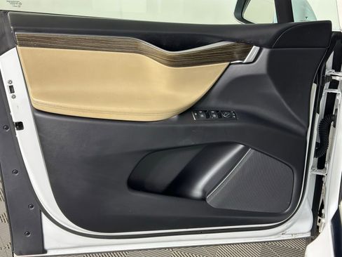 Used 2016 Tesla Model X 90D image 43