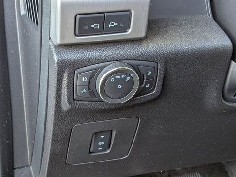 Certified 2017 Ford F150 Platinum w/ Equipment Group 701A Luxury image 18