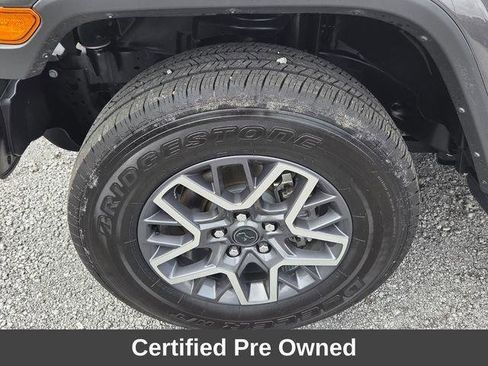 Used 2025 Jeep Wrangler Unlimited Sahara AWD/4WD image 9
