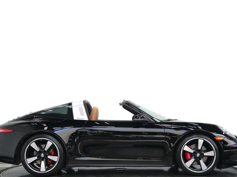 Used 2015 Porsche 911 Targa 4S AWD/4WD image 2
