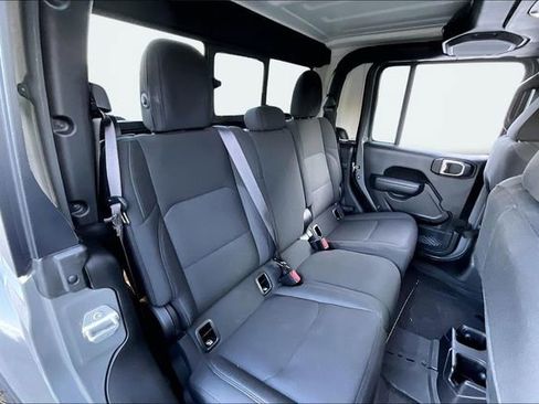Used 2023 Jeep Gladiator Sport image 16