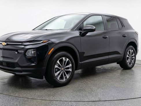 Used 2025 Chevrolet Equinox LT image 3