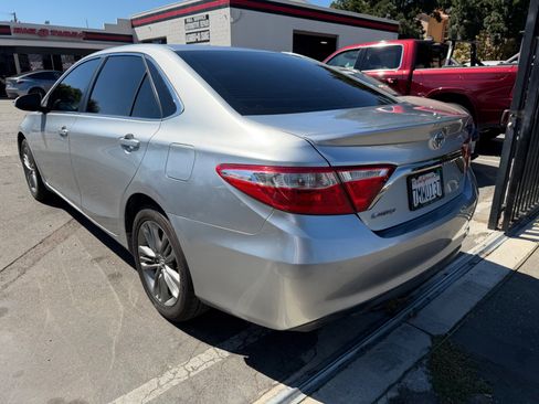 Used 2015 Toyota Camry SE FWD image 4