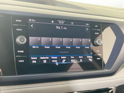 Used 2023 Volkswagen Taos SE image 14