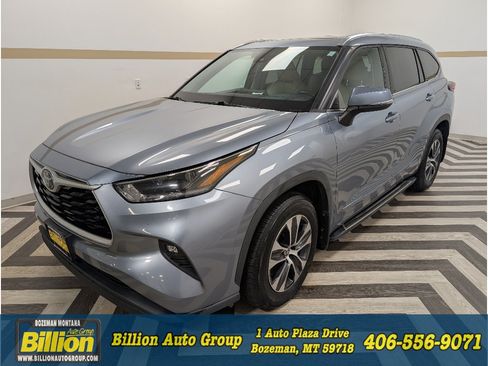 Used 2021 Toyota Highlander XLE AWD/4WD image 1