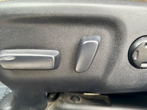 Used 2014 Toyota Avalon Limited image 40