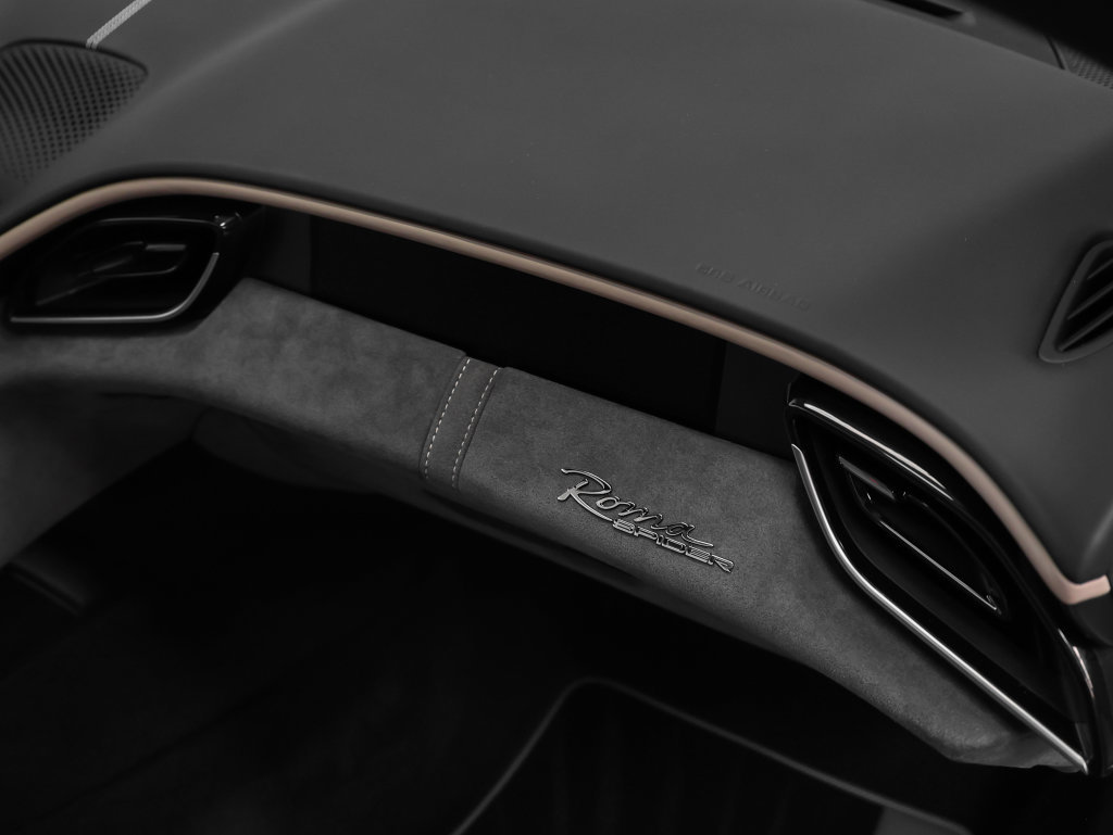 Used 2024 Ferrari Roma Spider RWD image 32