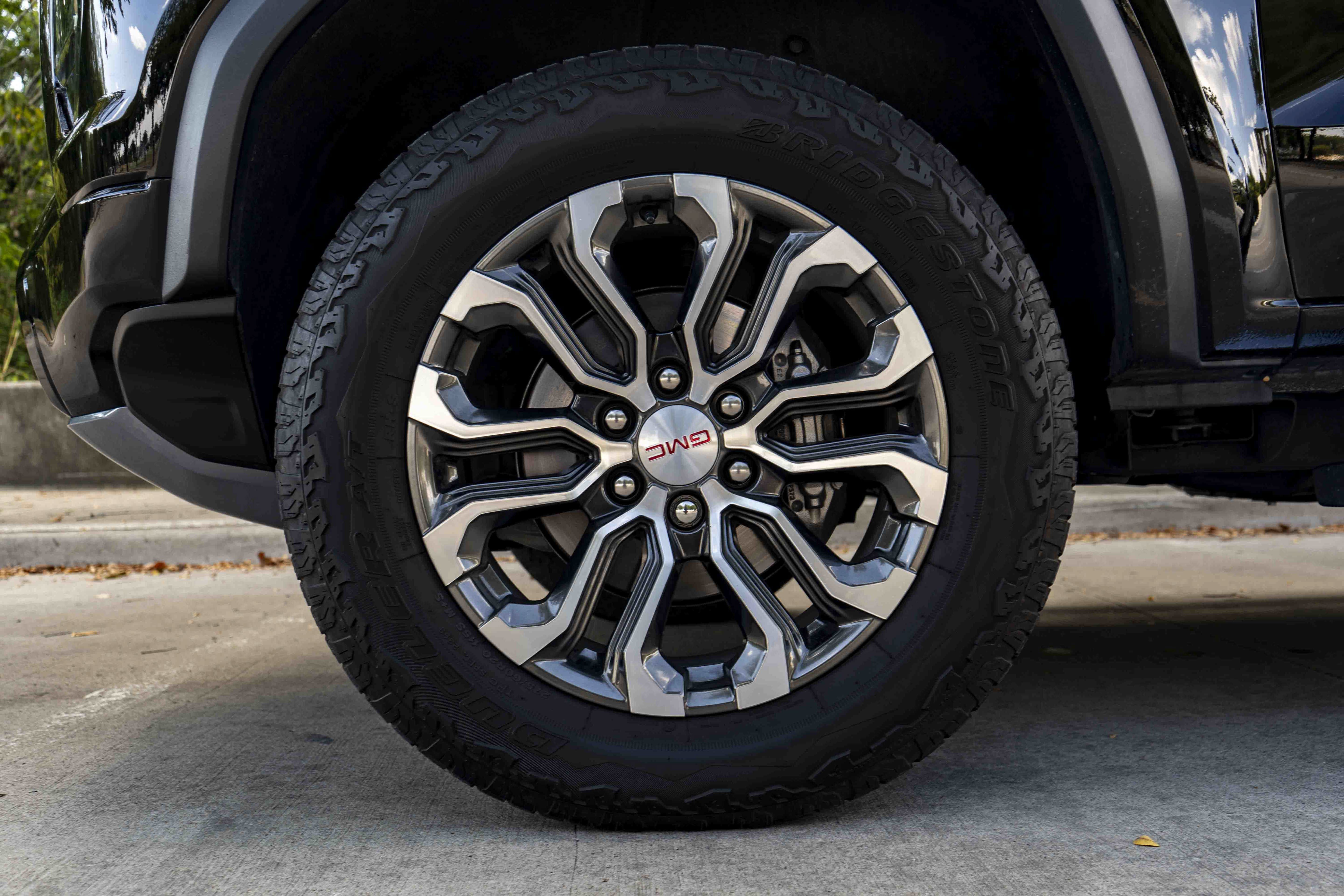 Used 2025 GMC Canyon Denali AWD/4WD image 14