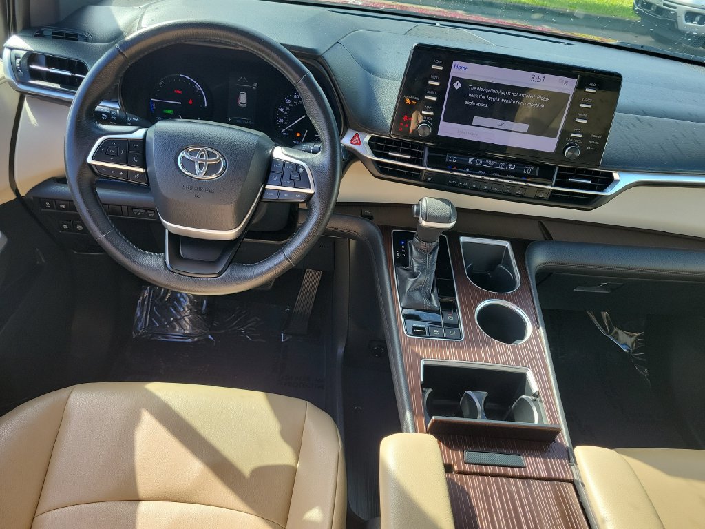 Certified 2021 Toyota Sienna XLE FWD image 25