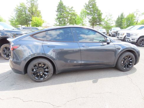 Used 2024 Tesla Model Y Long Range AWD/4WD image 4