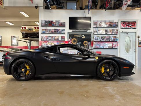 Used 2018 Ferrari 488 GTB RWD image 5
