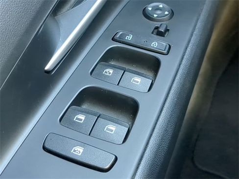 Used 2023 Hyundai Elantra SEL w/ Preferred Accessory Package image 20