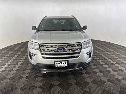 Used 2018 Ford Explorer XLT AWD/4WD image 3