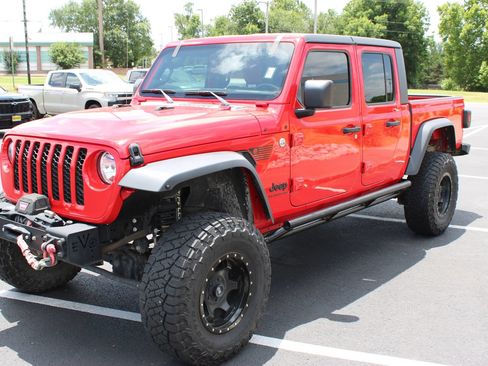 Used 2020 Jeep Gladiator Sport w/ Quick Order Package 24S AWD/4WD image 4
