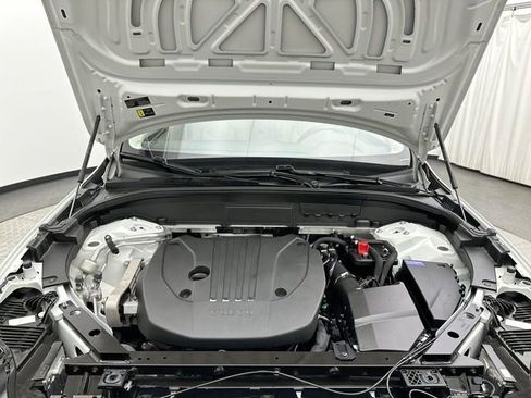 Used 2023 Volvo XC60 B5 Plus image 26
