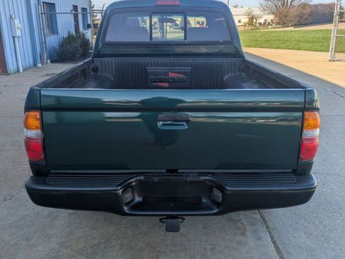 Used 2002 Toyota Tacoma w/ SR5 Package image 5