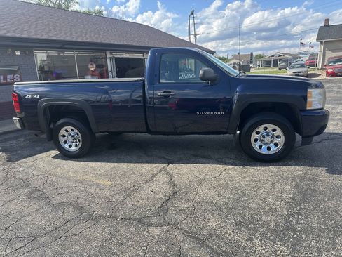 Used 2011 Chevrolet Silverado 1500 W/T w/ LS Package AWD/4WD image 2