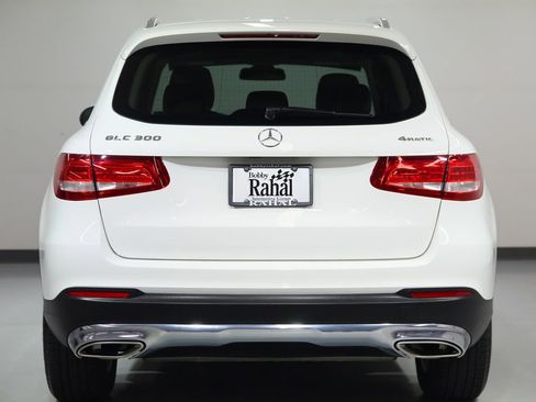 Used 2018 Mercedes-Benz GLC 300 4MATIC image 2