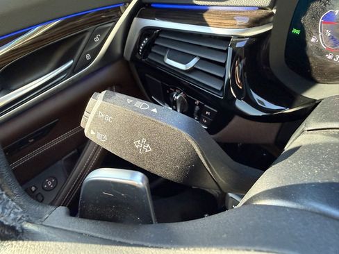 Used 2020 BMW 530i xDrive w/ M Sport Package image 24