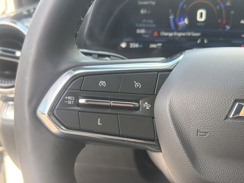 Used 2025 Chevrolet Equinox LT AWD/4WD image 12