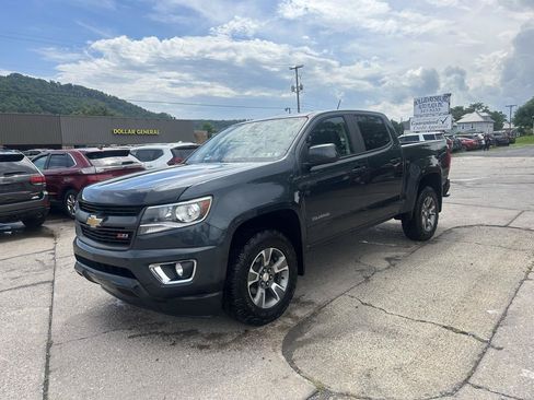 Used 2017 Chevrolet Colorado Z71 AWD/4WD image 3